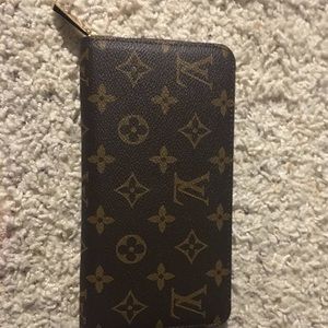 Louis Vuitton Zippy Wallet